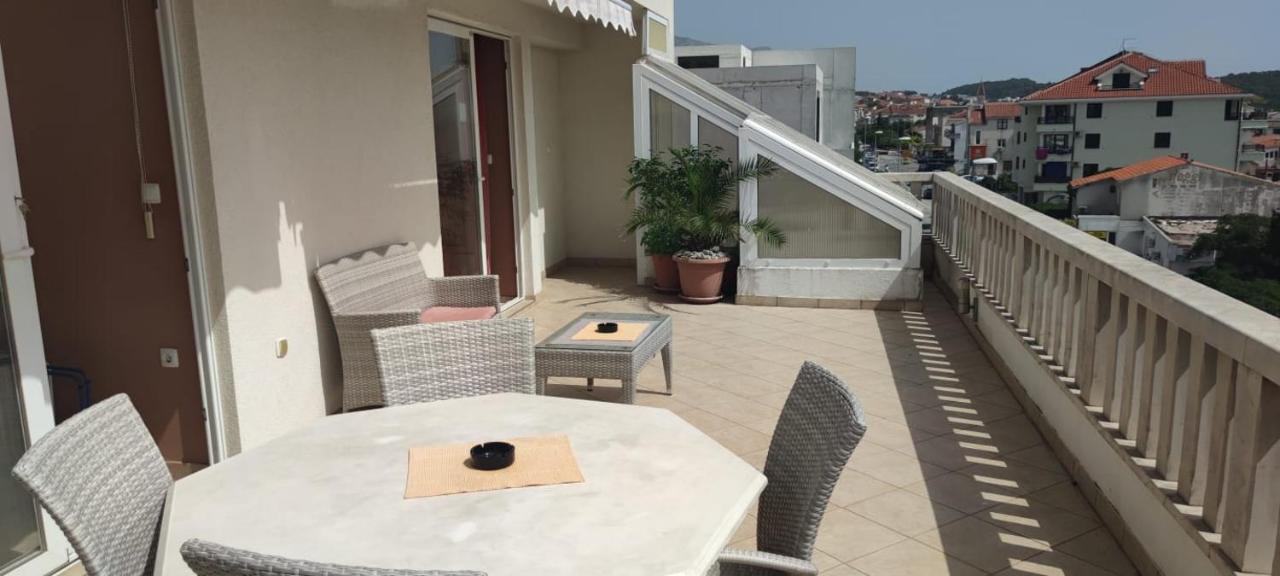 Happy Basset Terrace Apartment มาคาร์สกา ภายนอก รูปภาพ