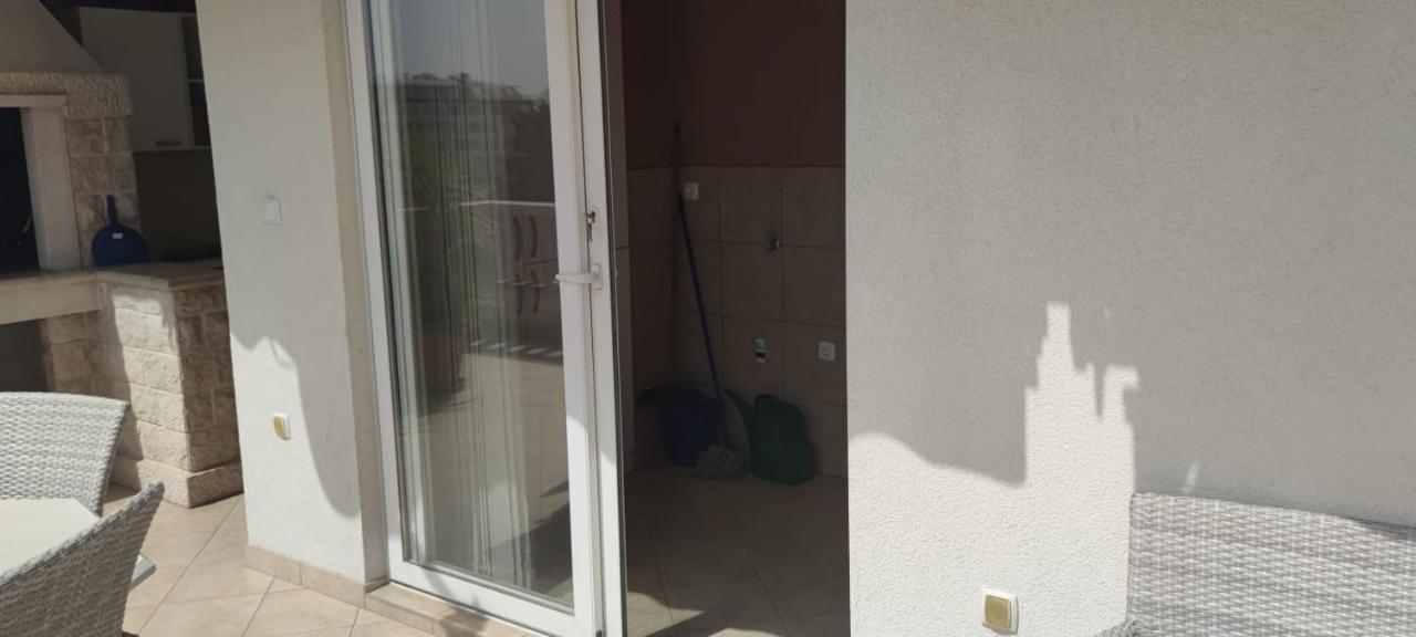Happy Basset Terrace Apartment มาคาร์สกา ภายนอก รูปภาพ