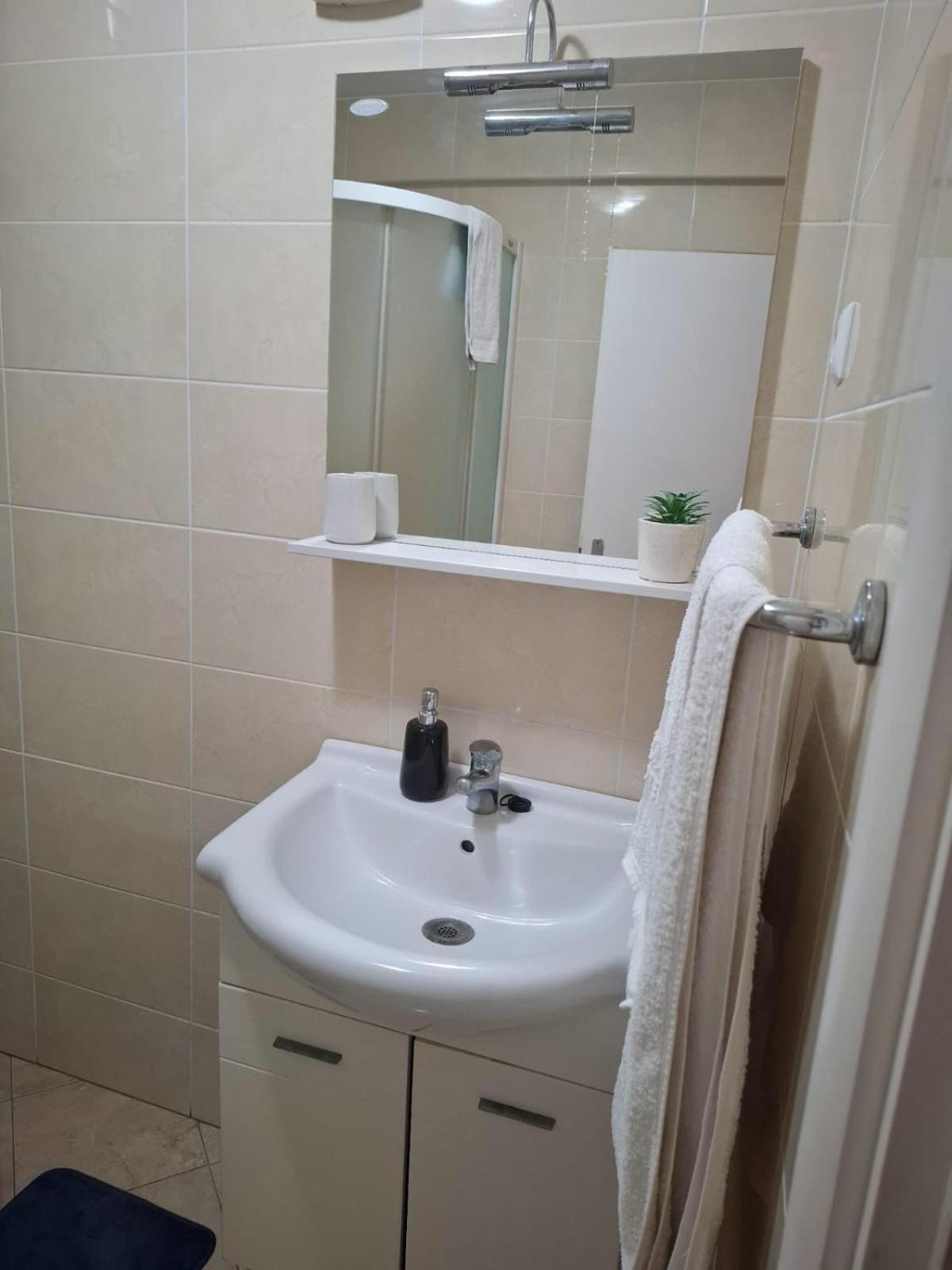 Happy Basset Terrace Apartment มาคาร์สกา ภายนอก รูปภาพ