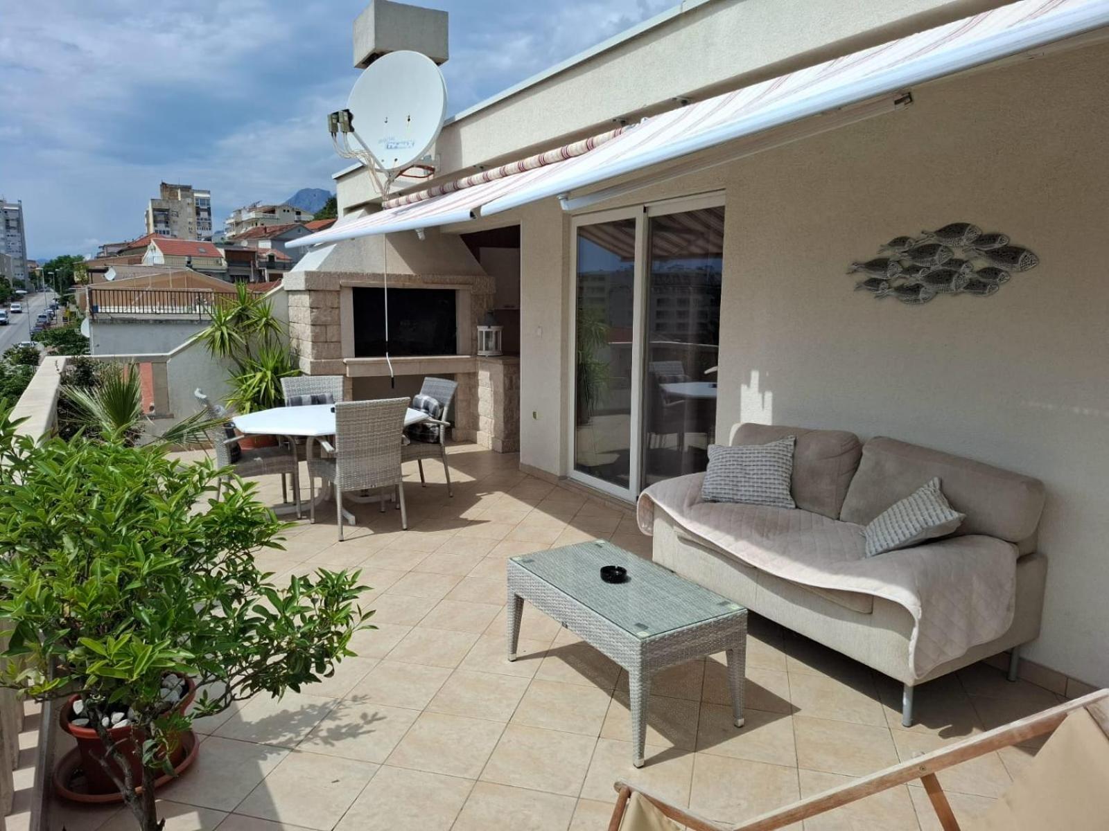 Happy Basset Terrace Apartment มาคาร์สกา ภายนอก รูปภาพ